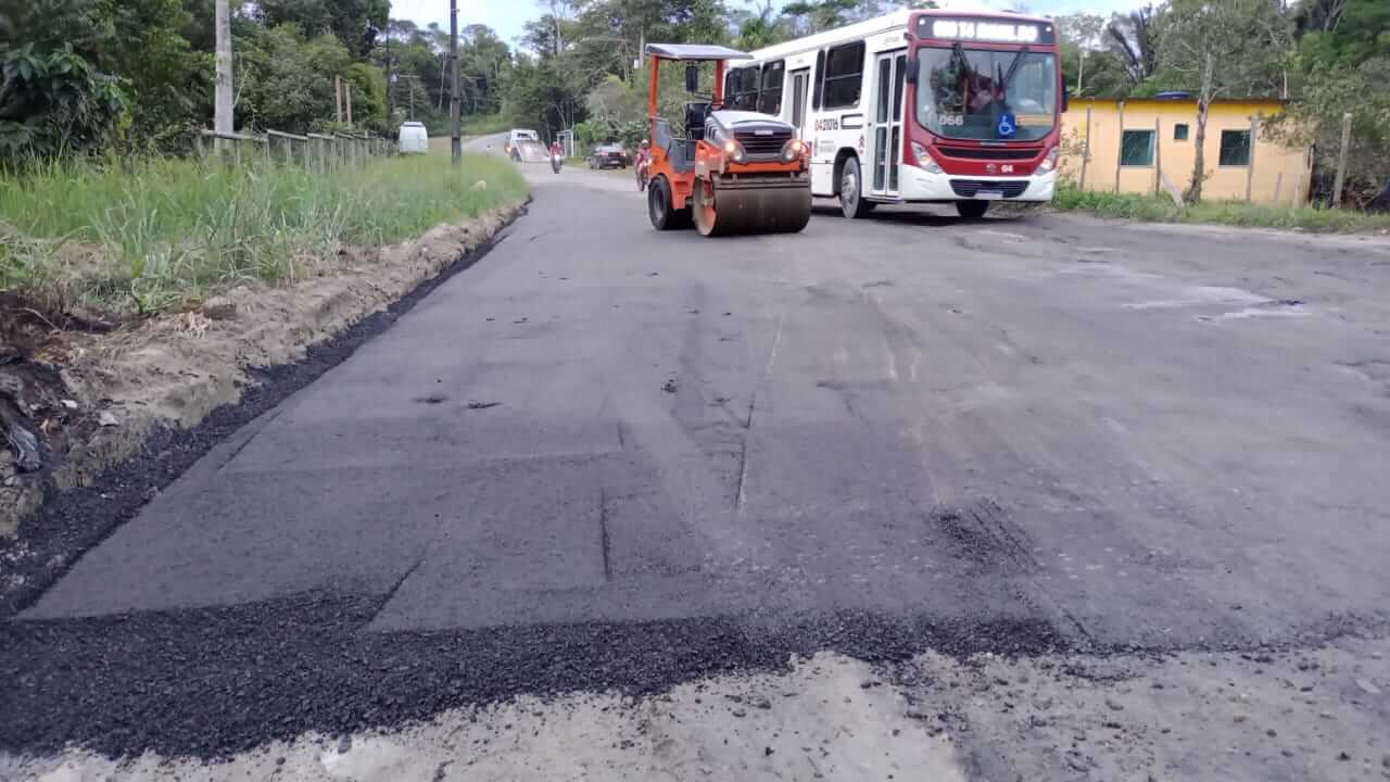 Prefeitura de Manaus realiza pavimentação do Brasileirinho por etapas e aplica 100 toneladas de asfalto nesta quarta-feira