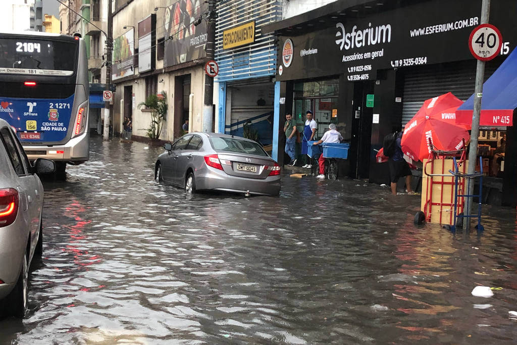 Com o fim da chuva, São Paulo deixa o estado de atenção para alagamentos
