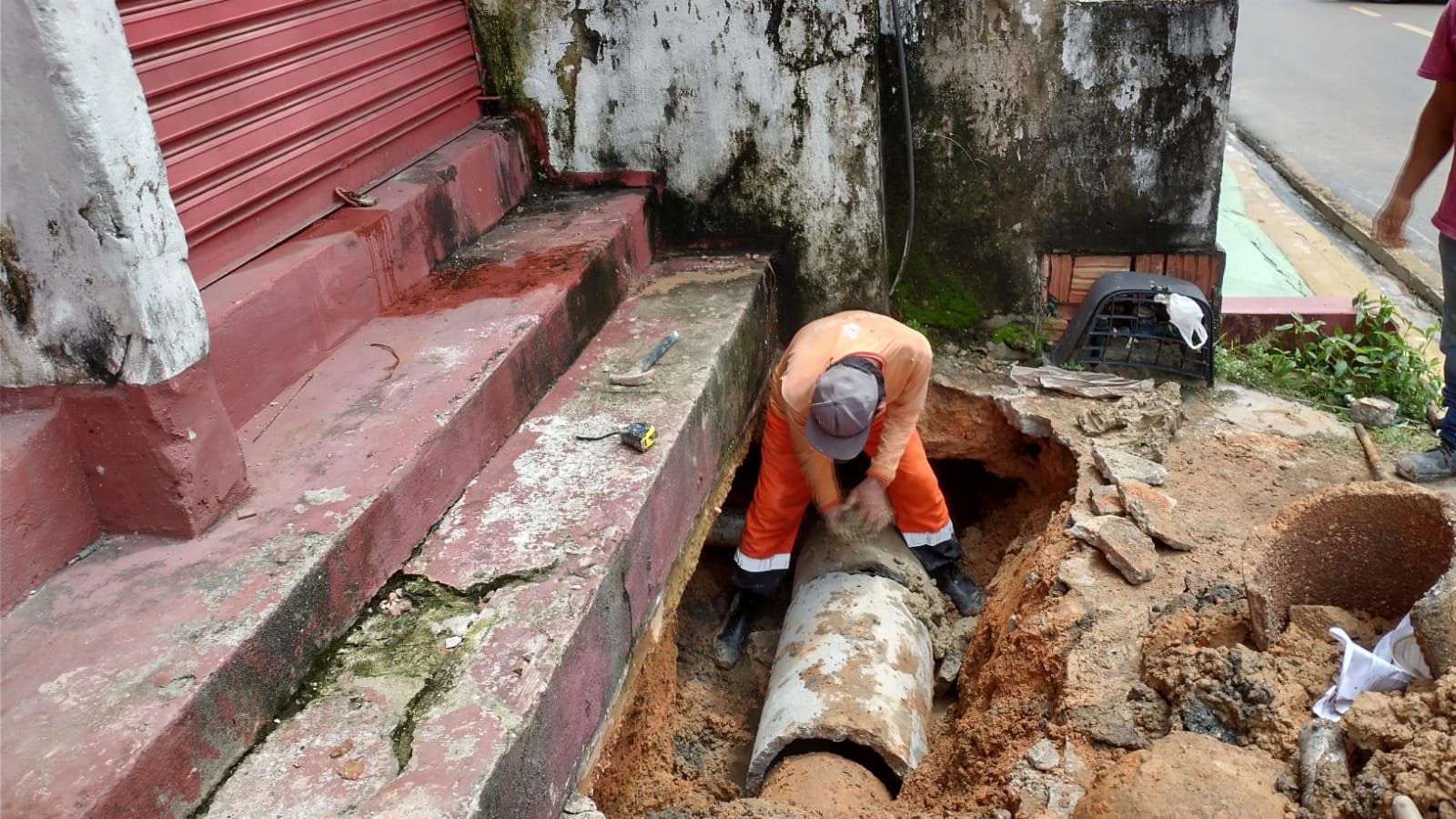 Prefeitura atende solicitação de moradores e recupera rede de drenagem profunda no São Raimundo