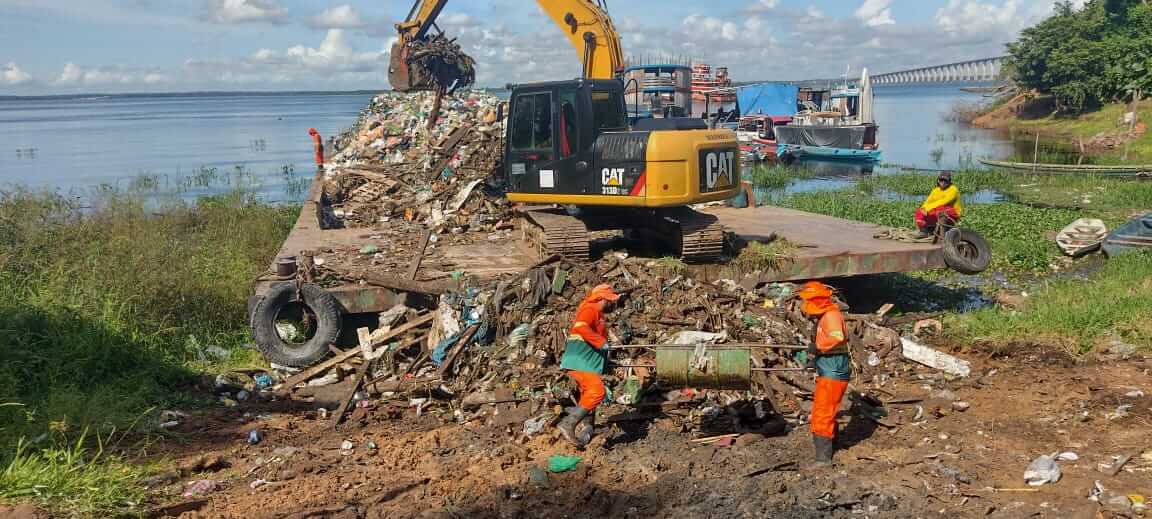 Comunidade Meu Bem Meu Mal, no bairro Compensa, recebe ação de limpeza da Prefeitura de Manaus