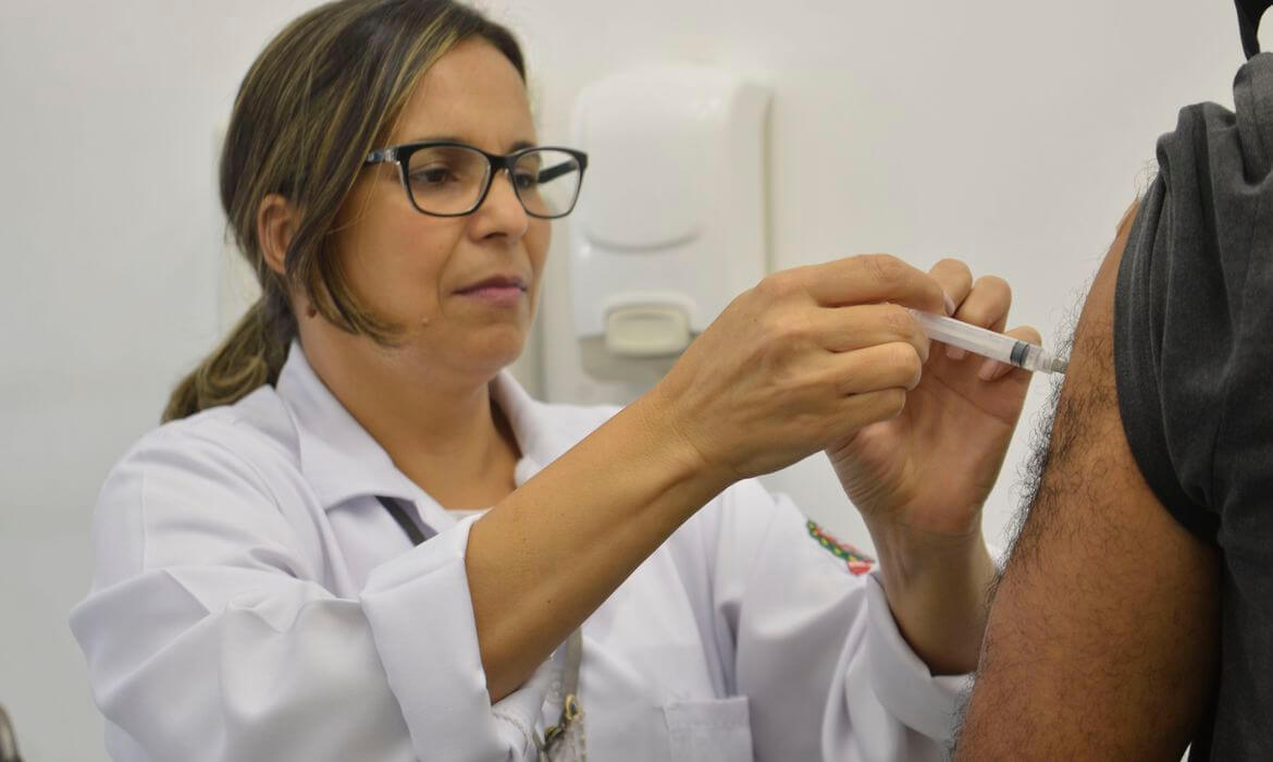 Capital paulista amplia público para vacinação contra a gripe