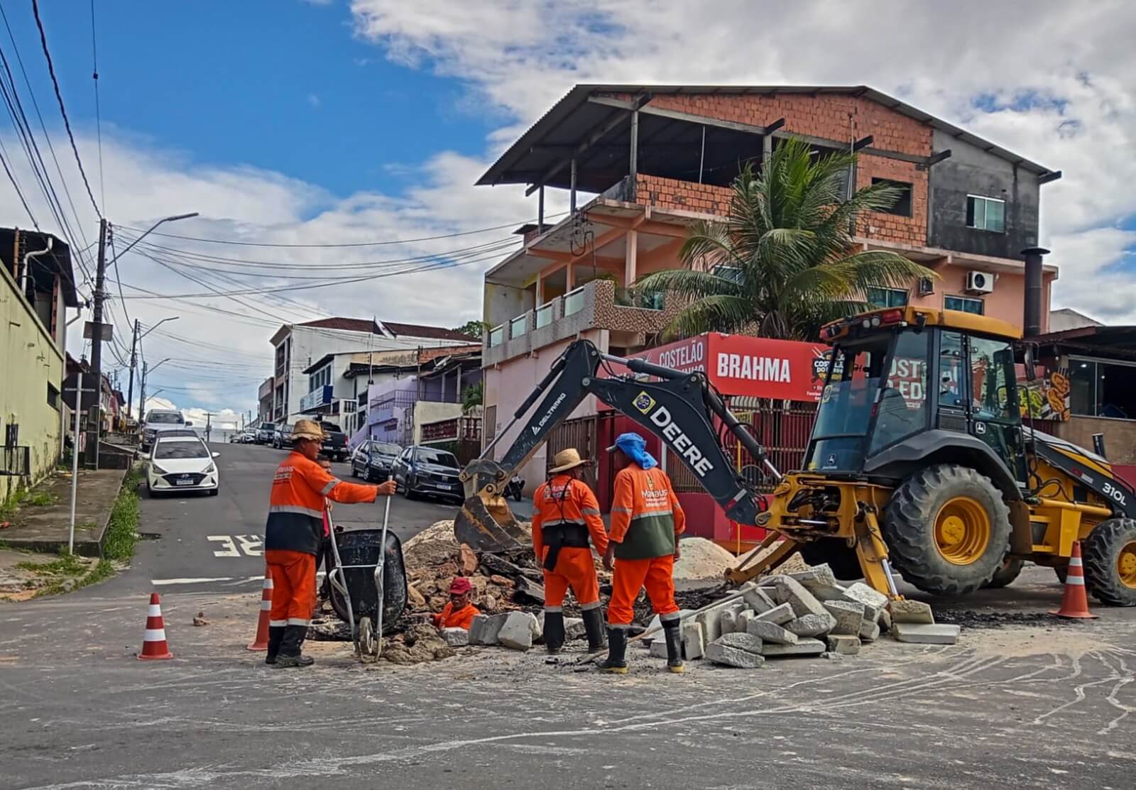 Prefeitura de Manaus recupera rede de drenagem profunda no bairro Alvorada 1