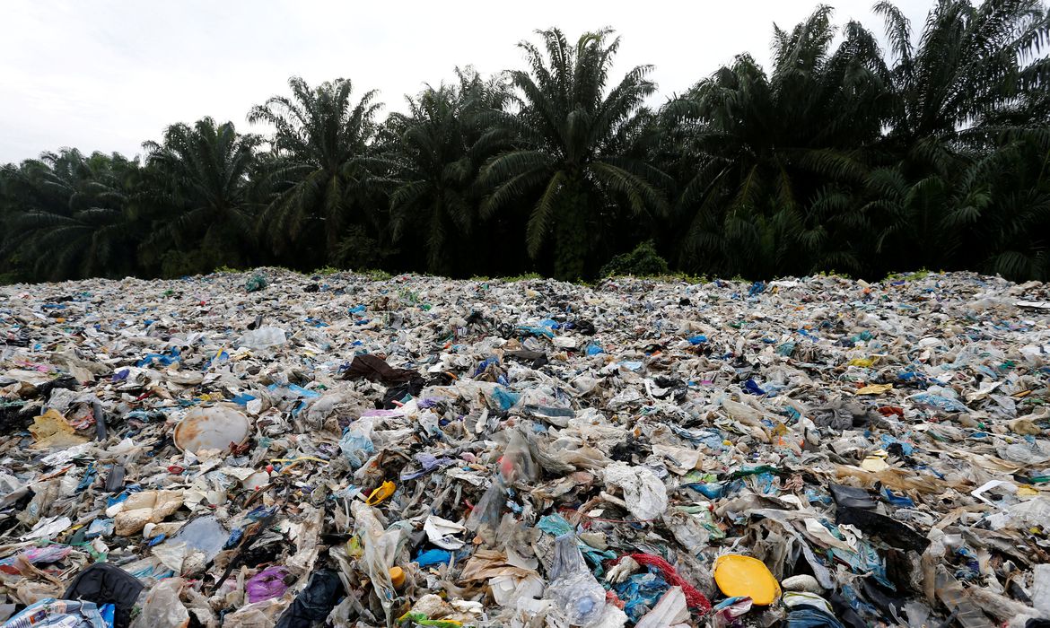 Greenpeace alerta que reciclagem aumenta toxicidade de plásticos