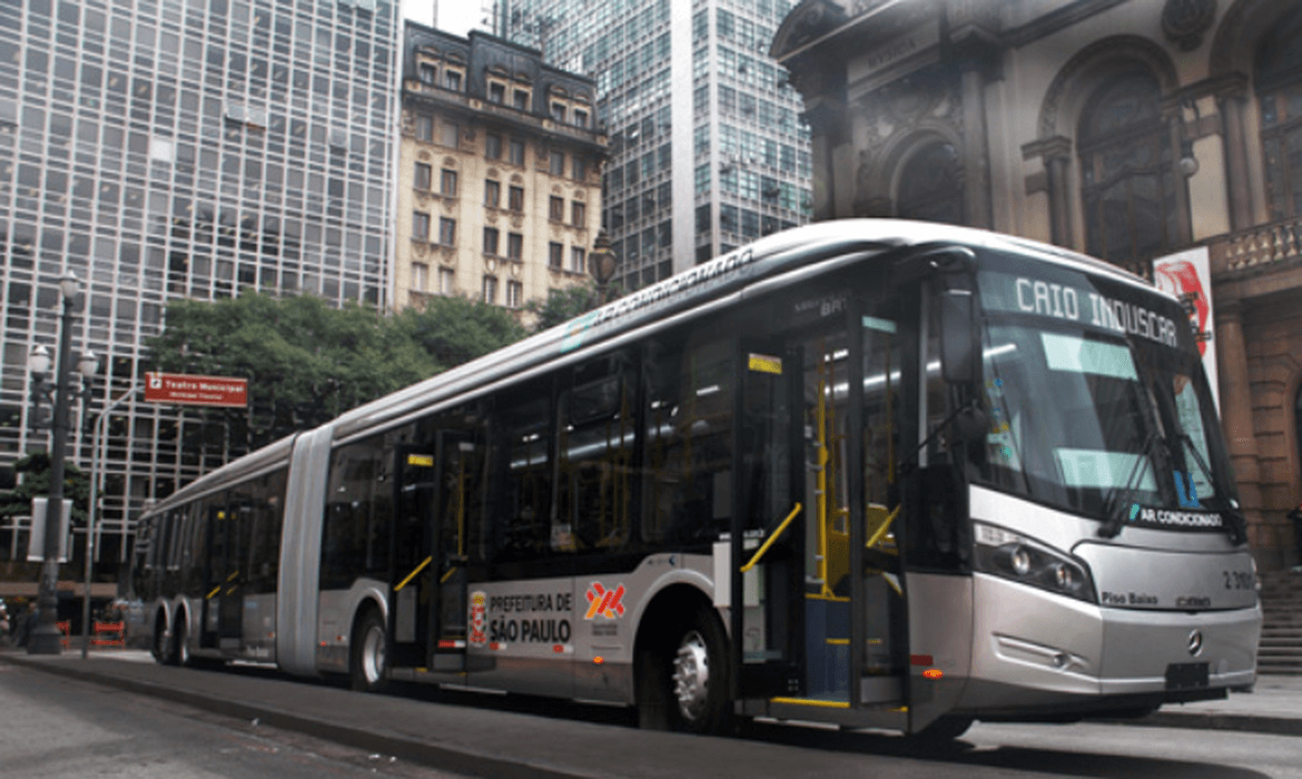 Ação de motoristas e cobradores atrasa saída de ônibus em São Paulo