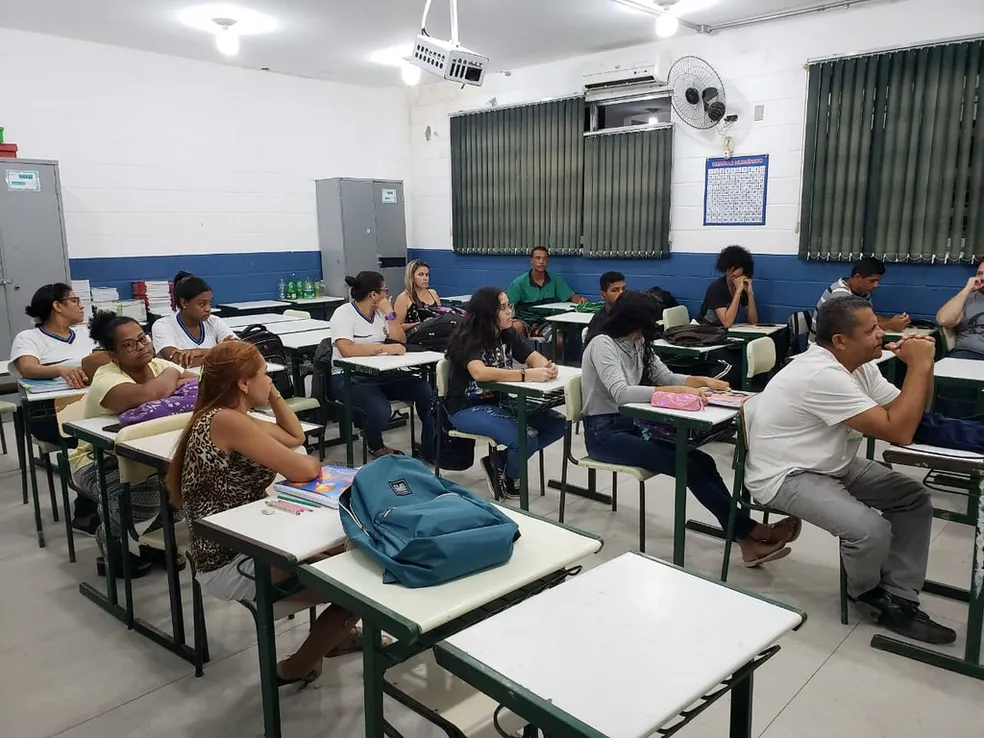 Guarujá inicia rematrículas da Educação de Jovens e Adultos