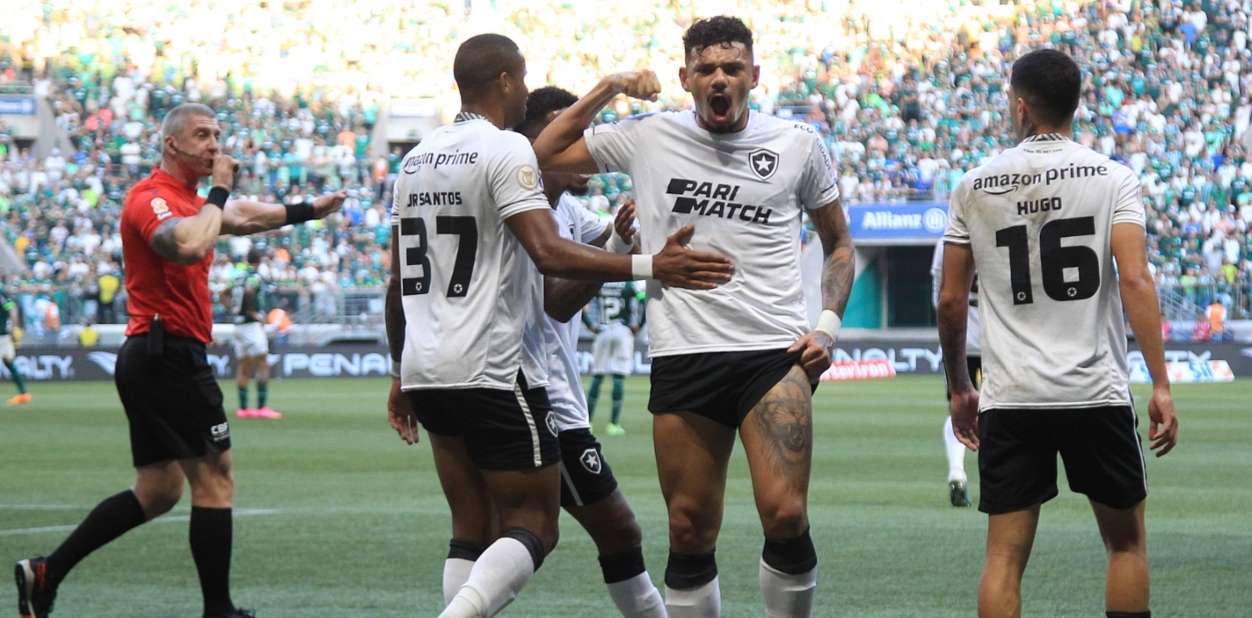 Botafogo segue firme na liderança do Brasileirão