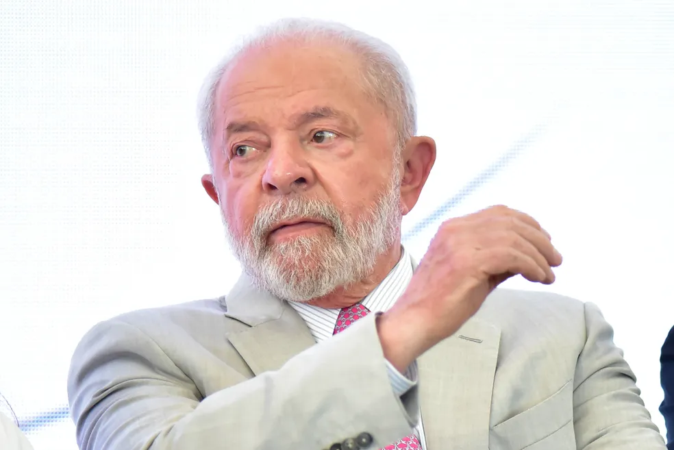 Devido a mau tempo, Lula cancela agenda em Goiás