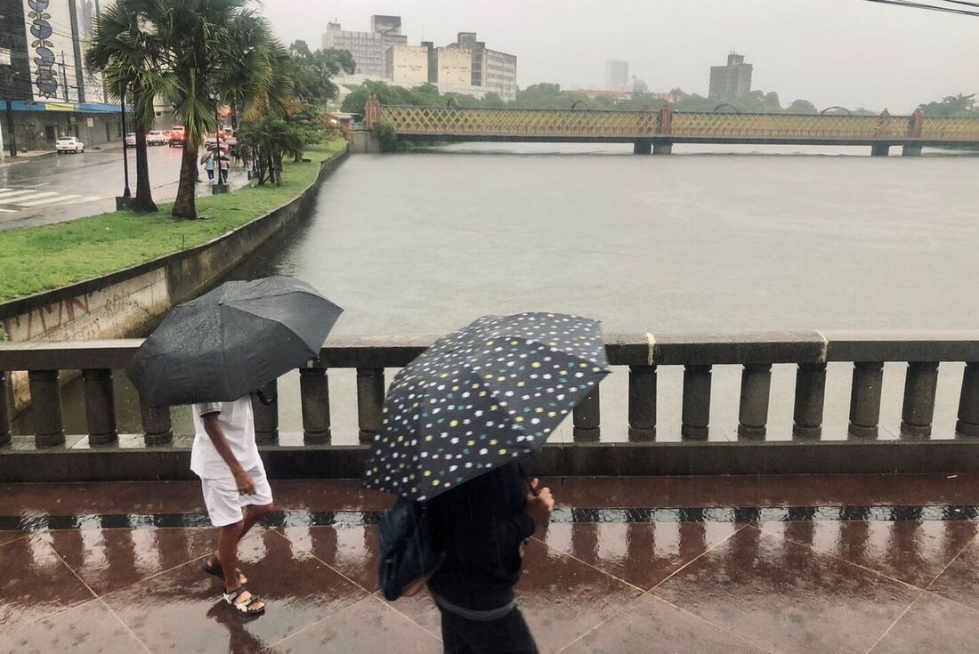 Chuvas: Recife entra em estágio de atenção; prefeitura alerta para possibilidade de deslizamentos