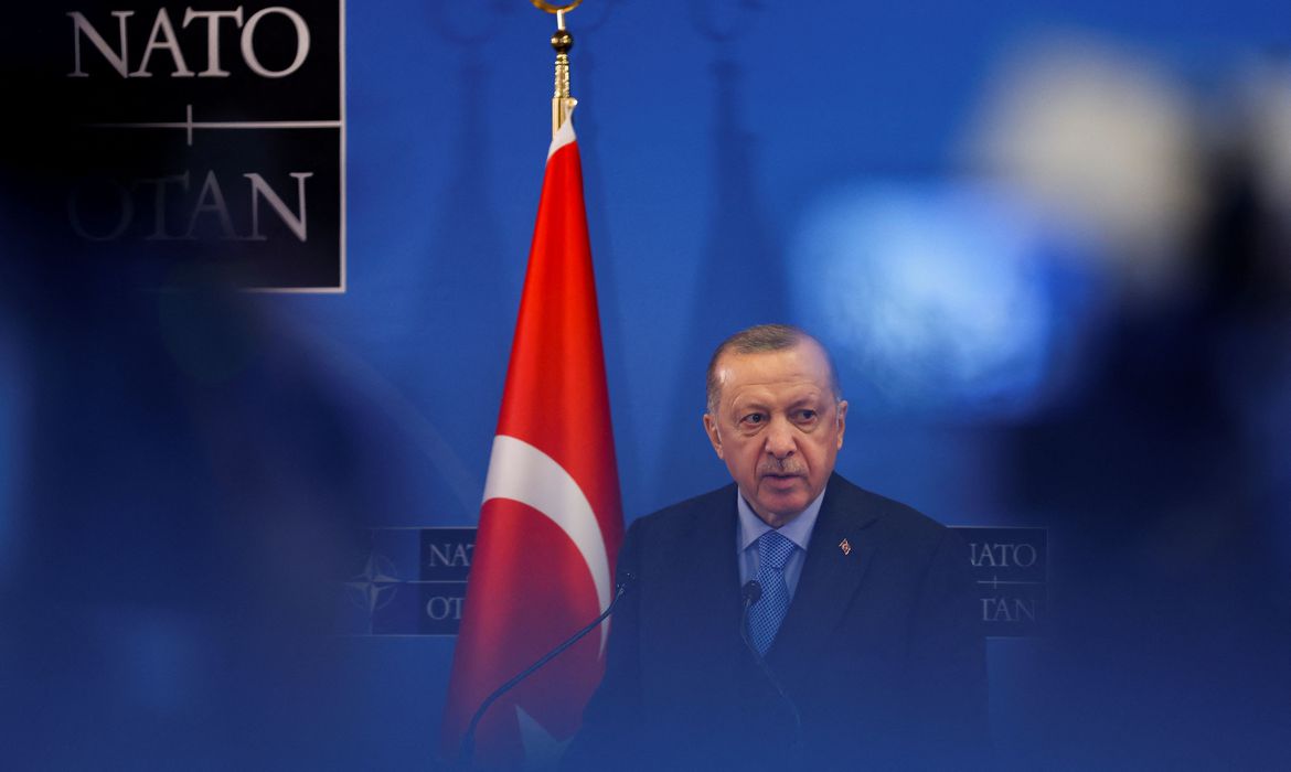 Turquia pede que Suécia aja contra terrorismo para ter apoio na Otan