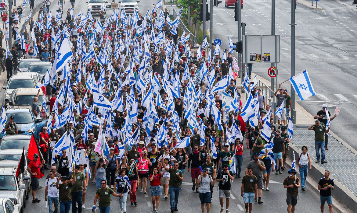 Ministro israelense diz que protesto pode afetar reforma do Judiciário