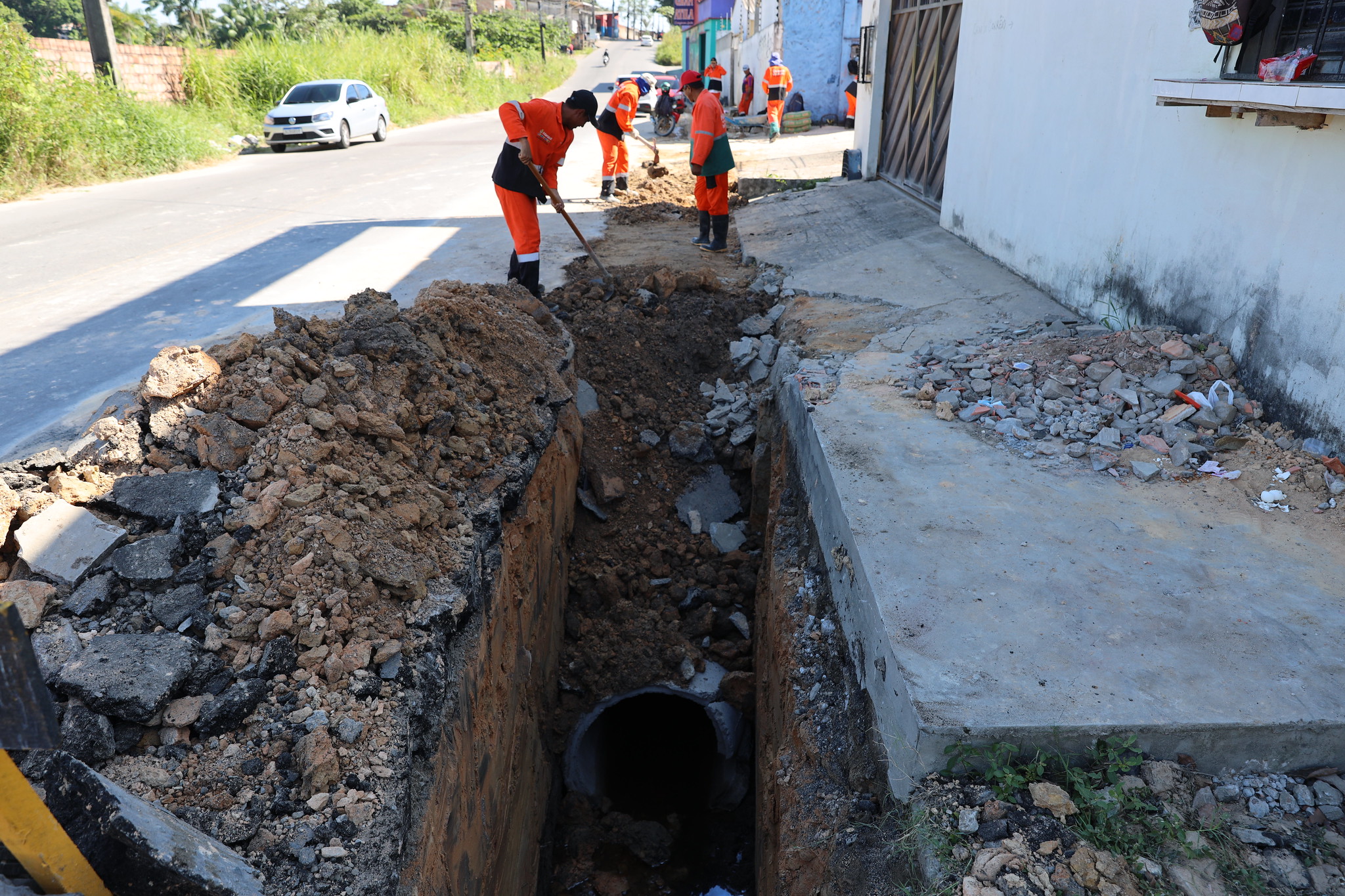 Prefeitura de Manaus recupera 70 metros de rede de drenagem no bairro Monte das Oliveiras