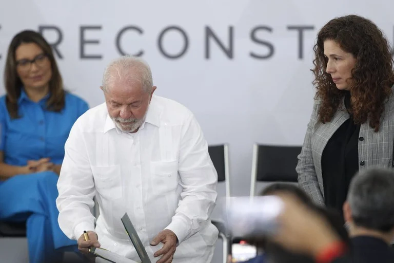 Lula envia projeto que favorece concurso para Educação Federal