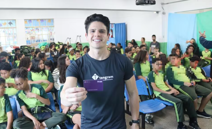 Empreendedor leva app de educação financeira para escolas públicas de Minas