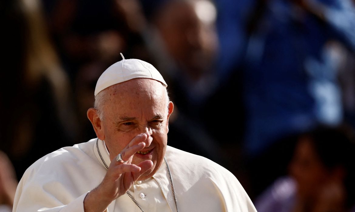 Papa faz visita histórica a Marselha em defesa dos migrantes