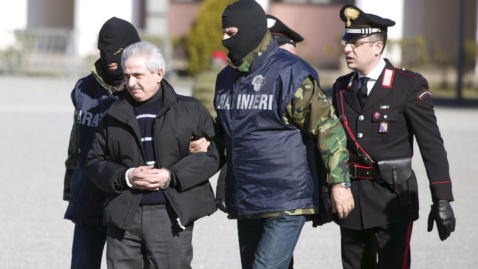 Polícia prende 25 pessoas em operação contra máfia italiana
