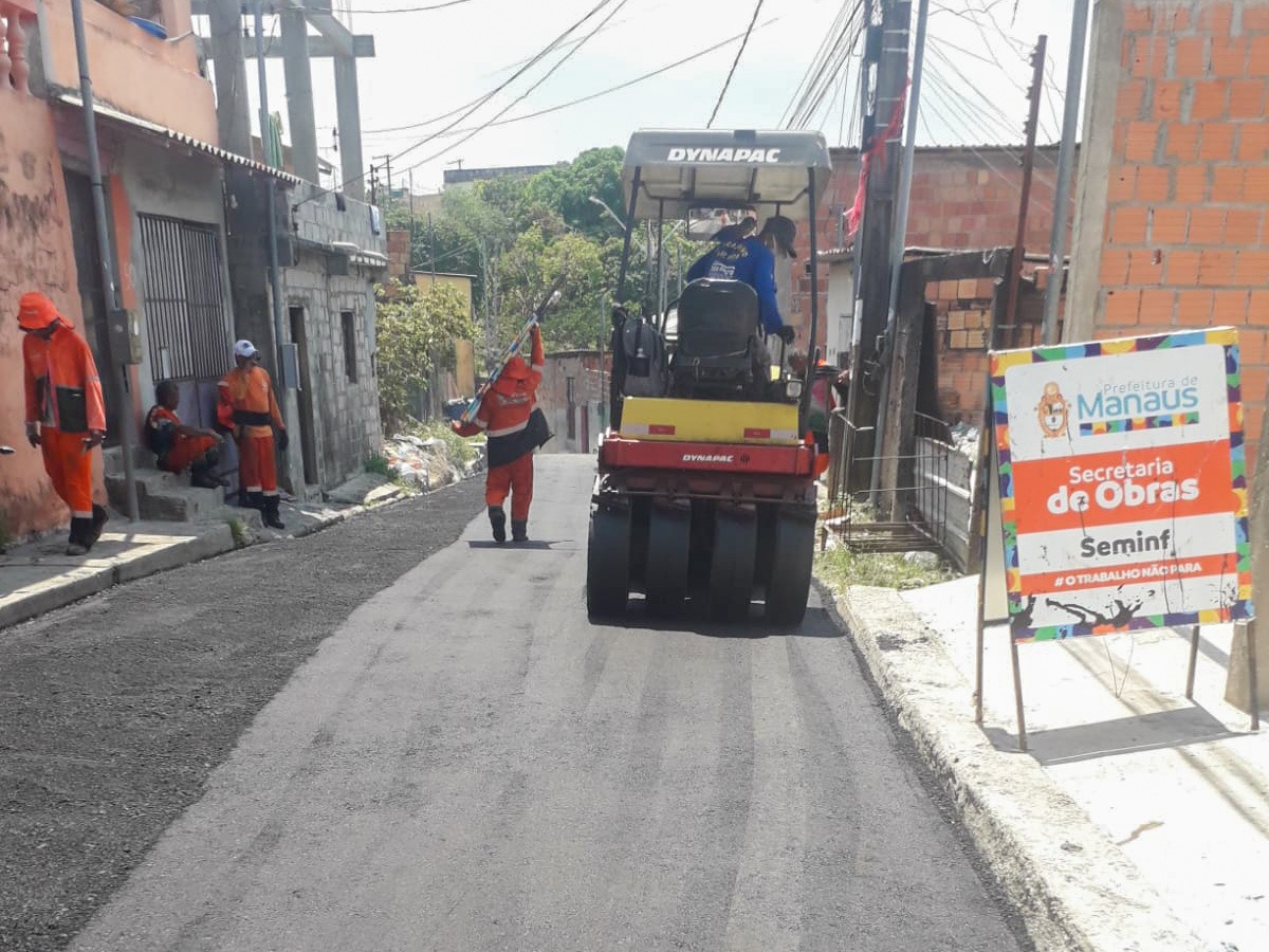 Prefeitura finaliza recapeamento de rua que estava há mais de 15 anos sem infraestrutura no Mauazinho